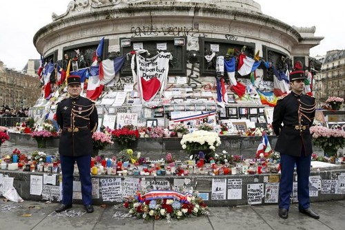 Activities commemorate victims of France’s terror attacks - ảnh 1